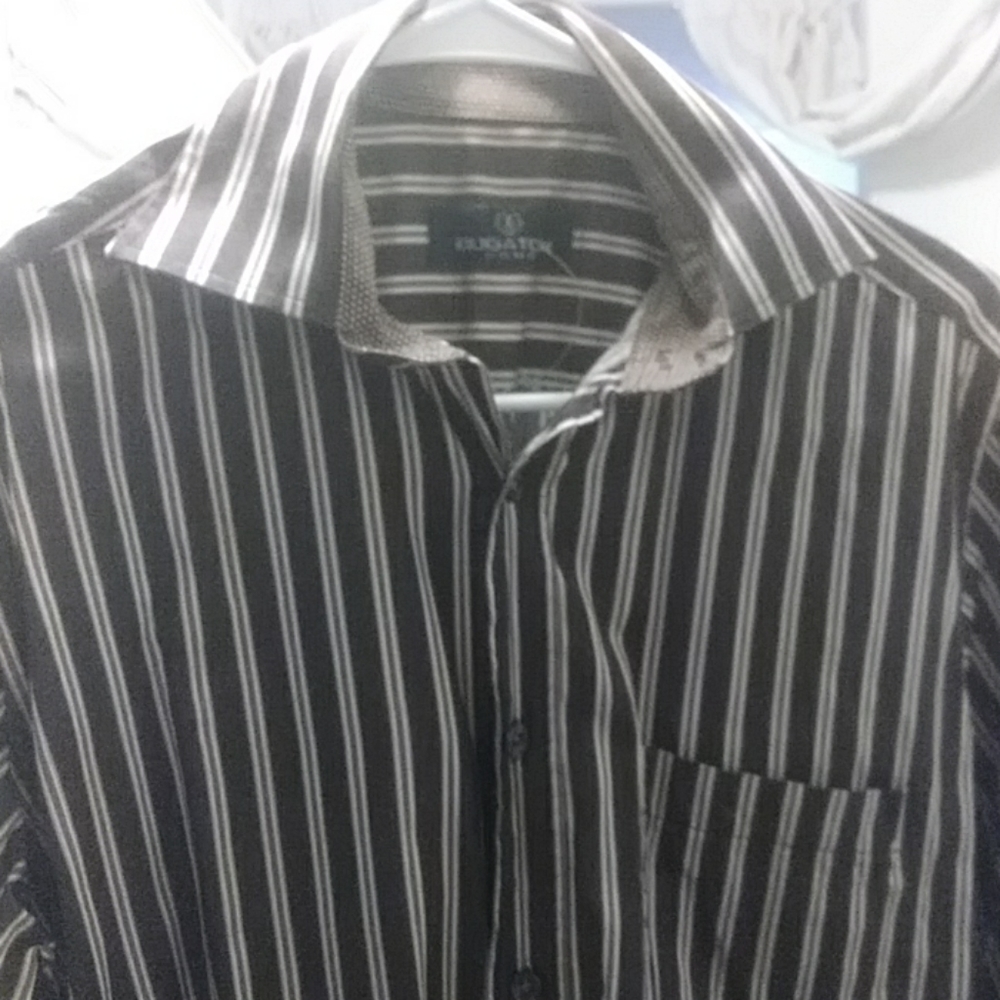 Bugatchi Button Down Shirt w/ triangle trimming.